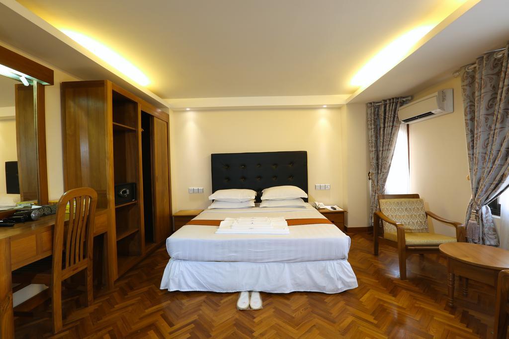 Queen'S Park Hotel Янгон Экстерьер фото