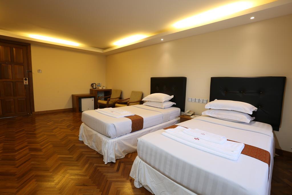 Queen'S Park Hotel Янгон Экстерьер фото