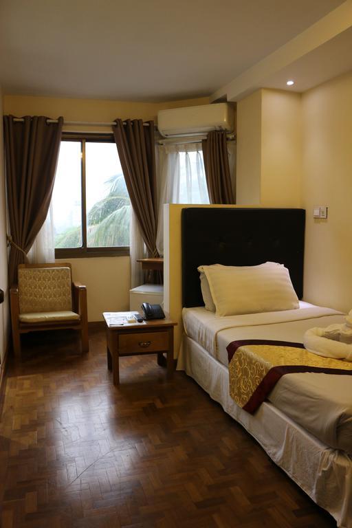 Queen'S Park Hotel Янгон Экстерьер фото