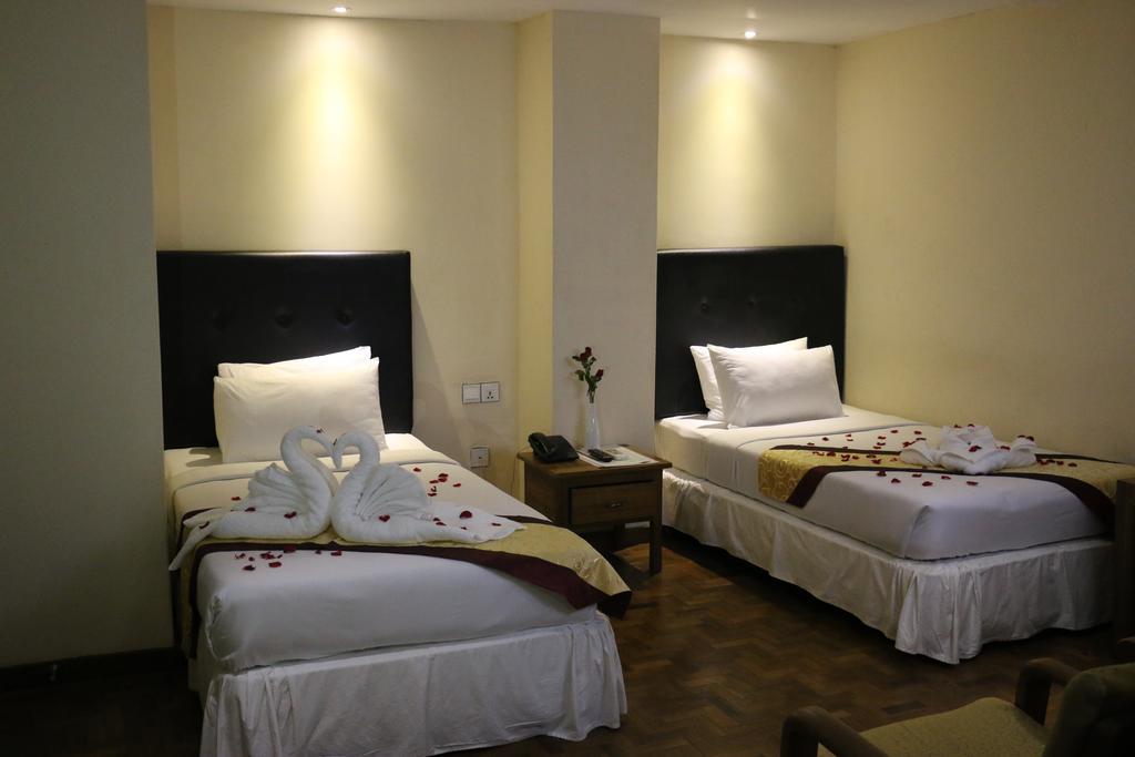 Queen'S Park Hotel Янгон Экстерьер фото